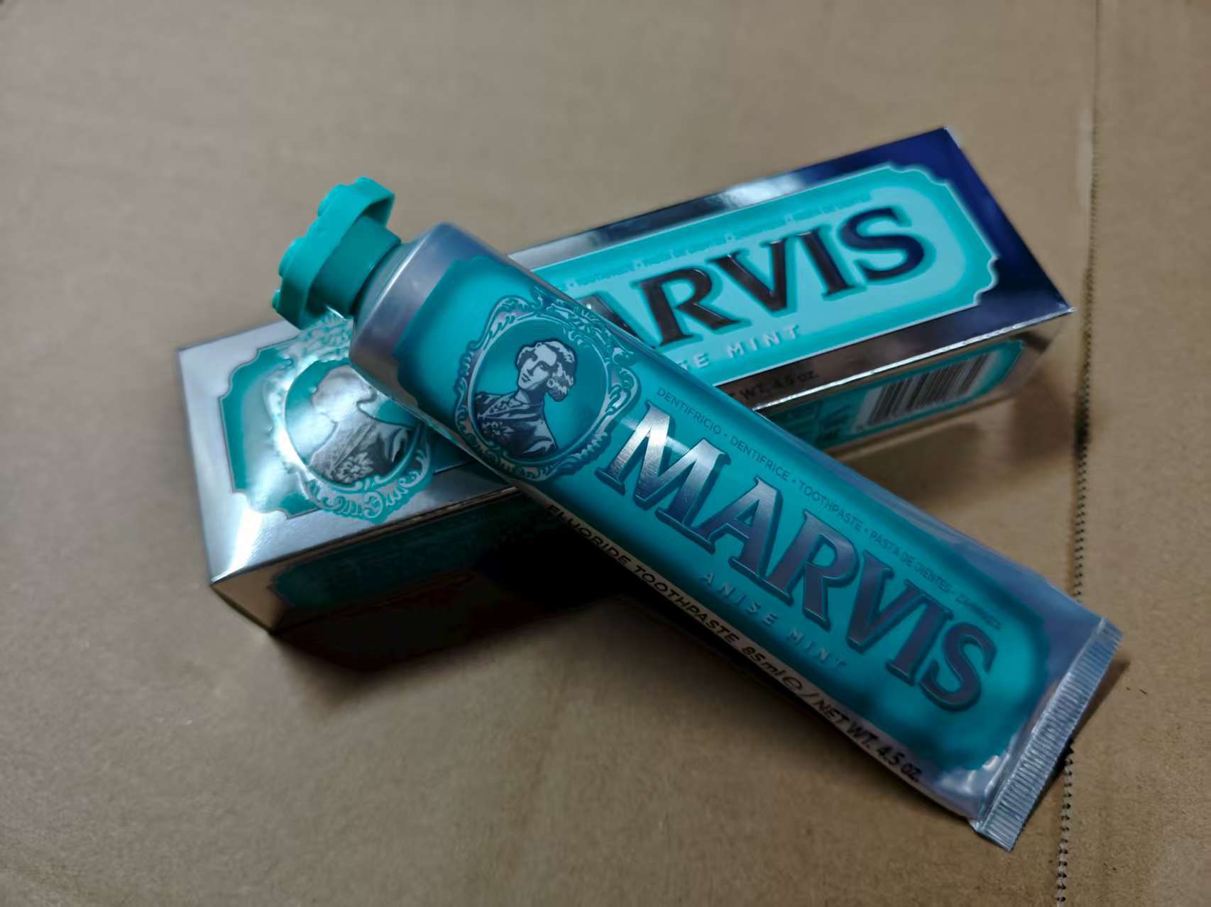 ライトグリーン