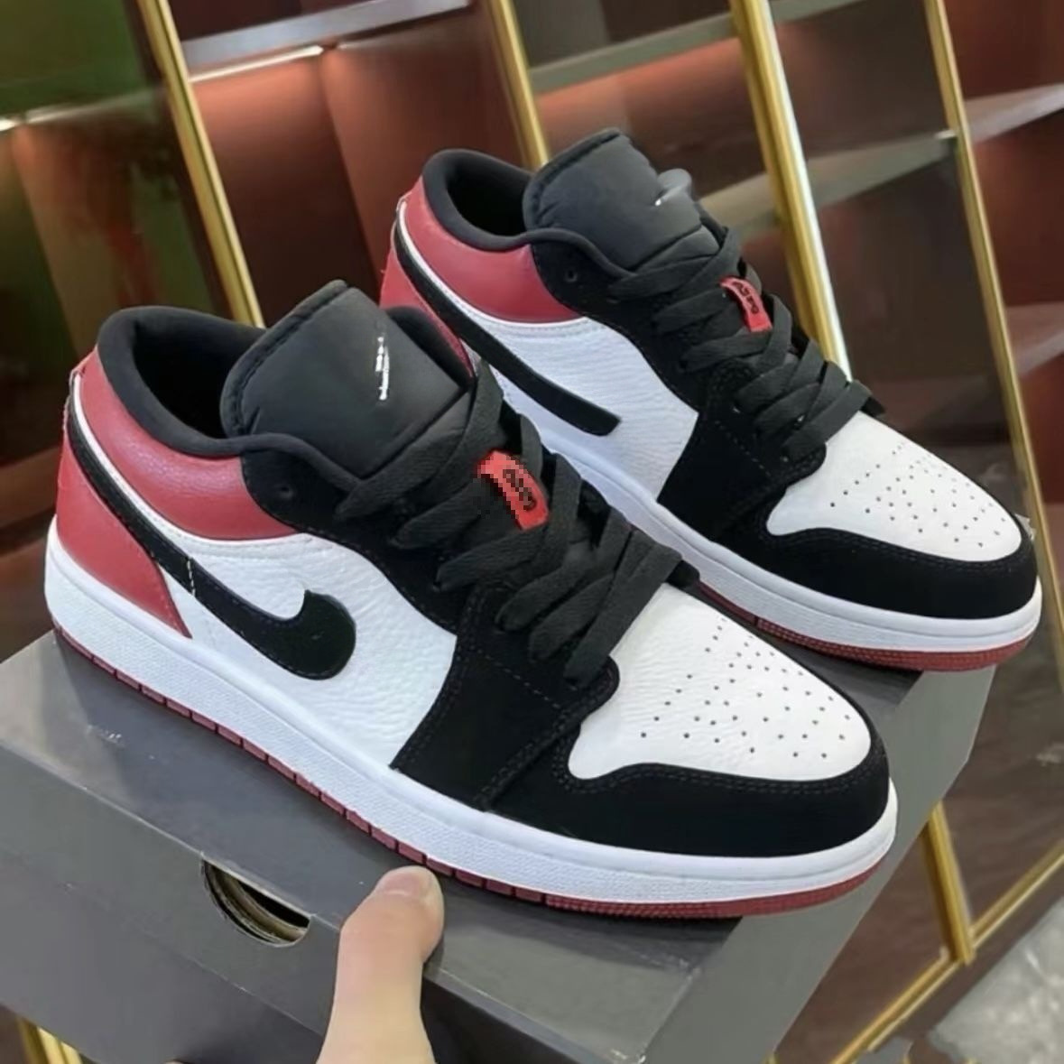 AJ ロートップ ホワイト ブラック レッド