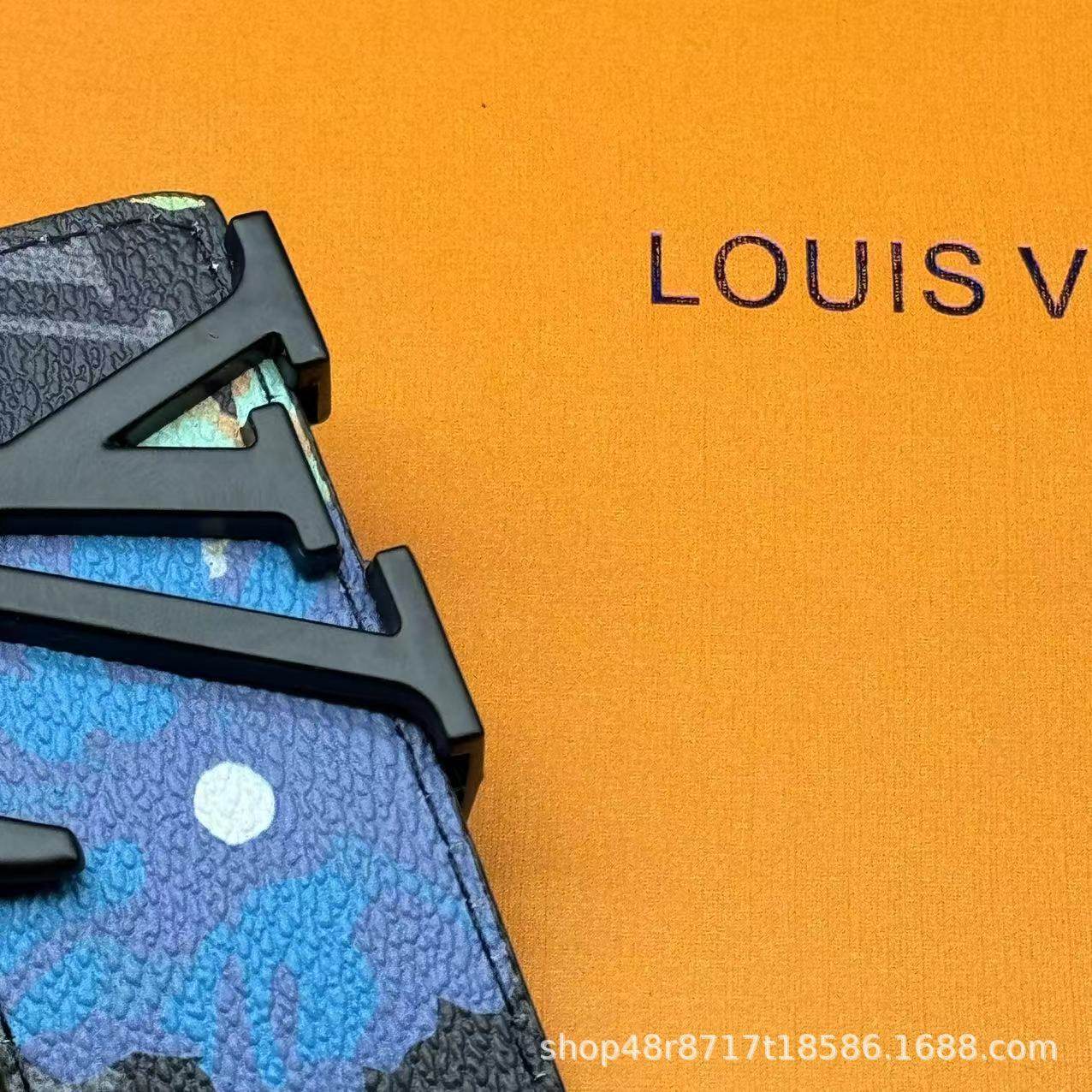 黒の落書き黒のバックル