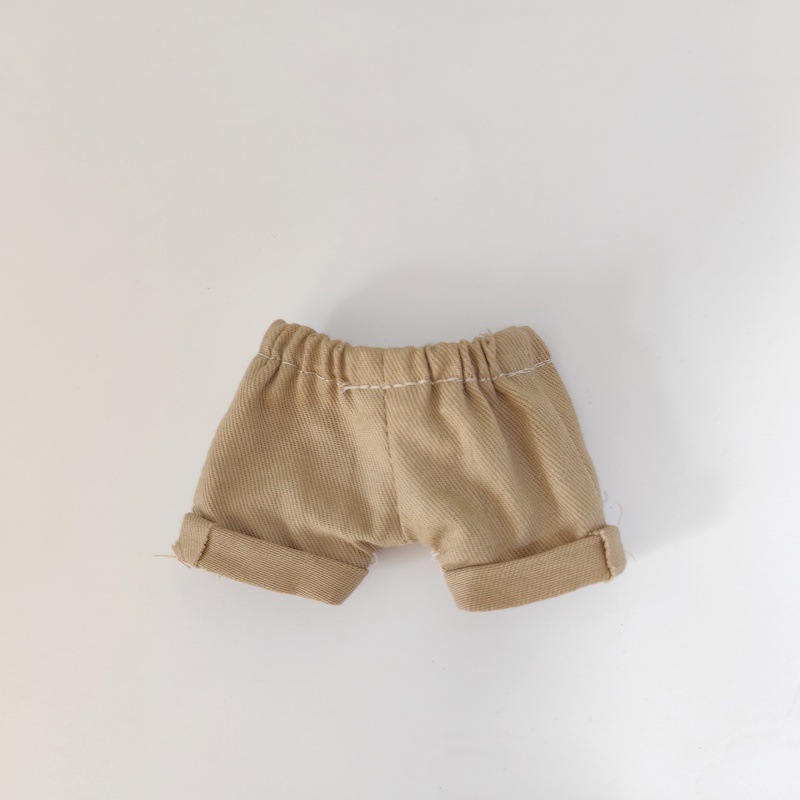 カーキの裾パンツ