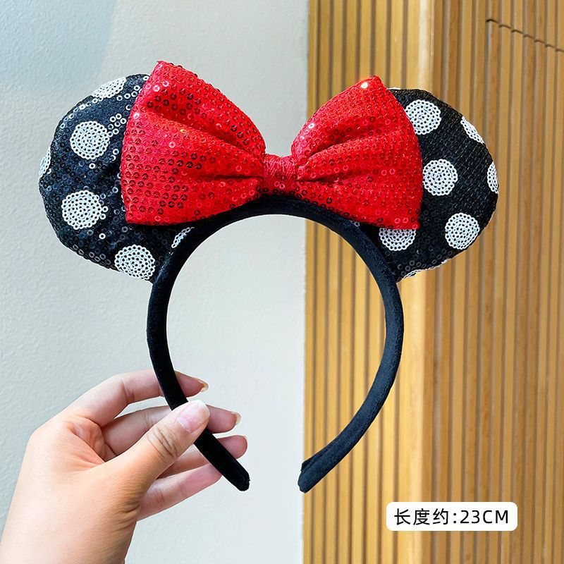 黒のスパンコールのリボン
