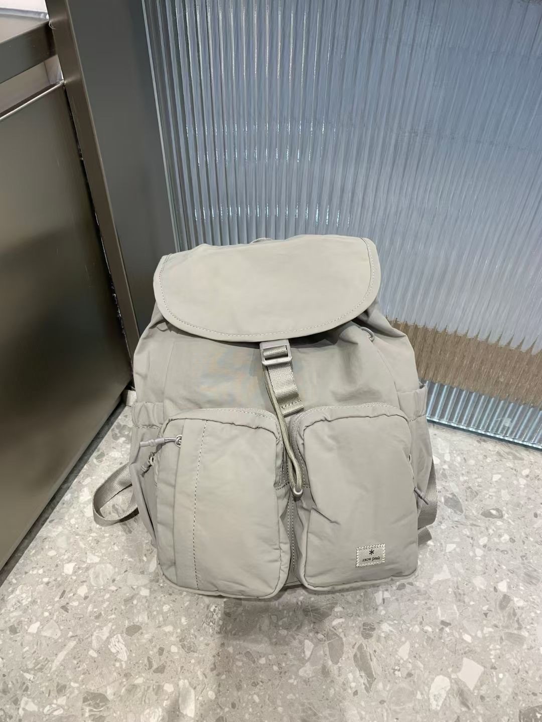 ミスティグレー