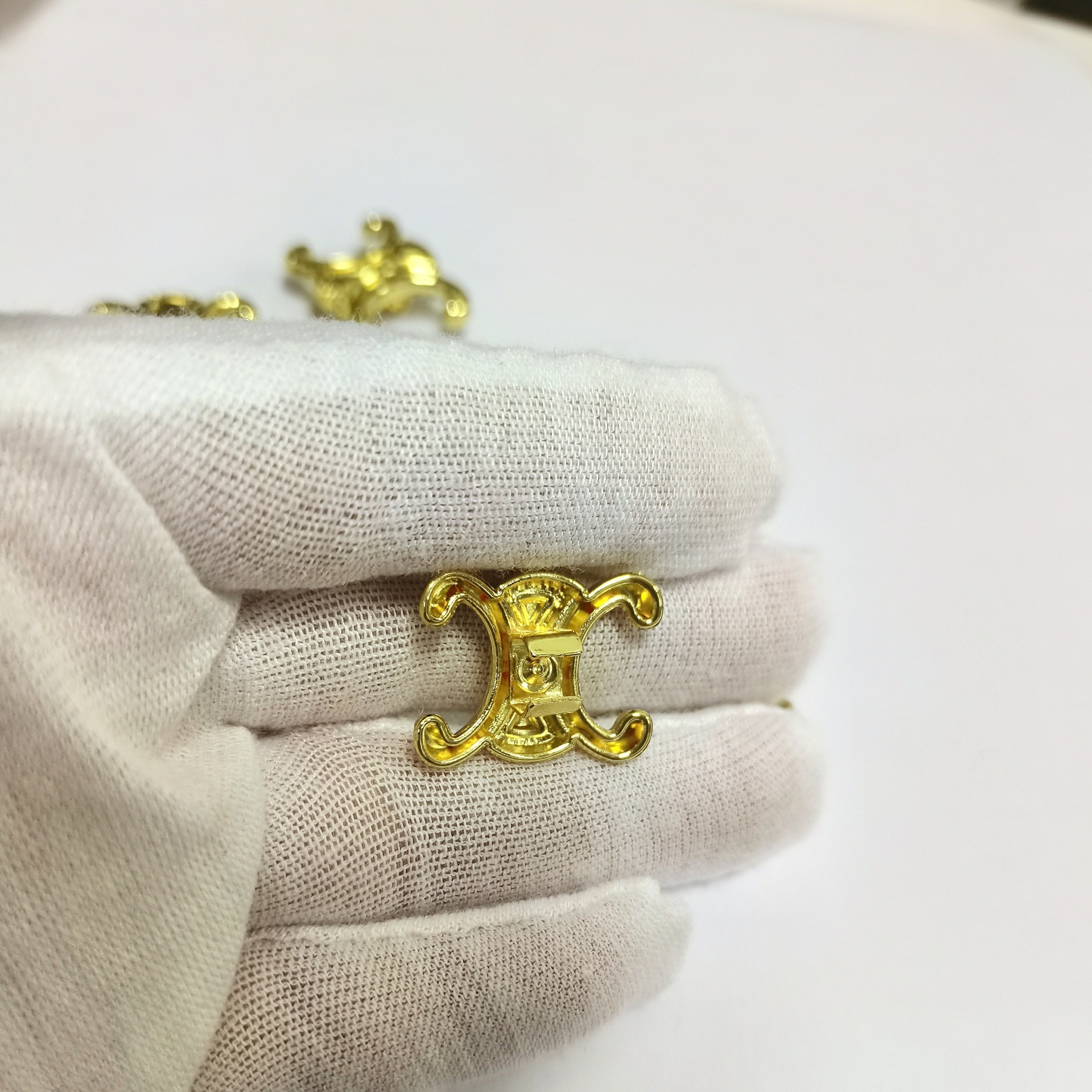 ゴールド 30*21MM バッククリップ付き