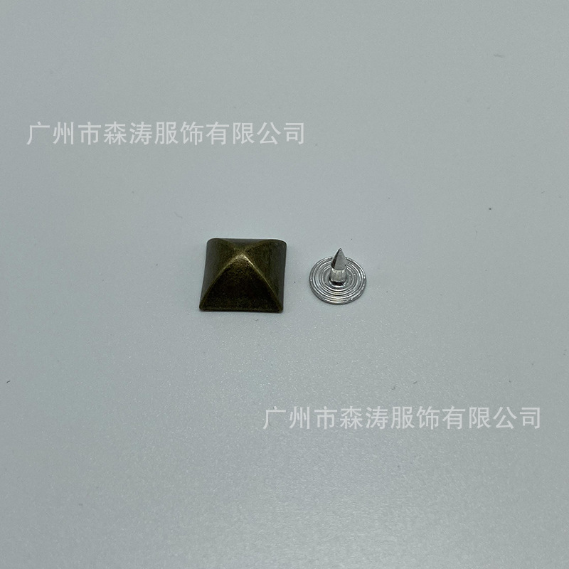 8mm*ピラミッドネイル*ブロンズ