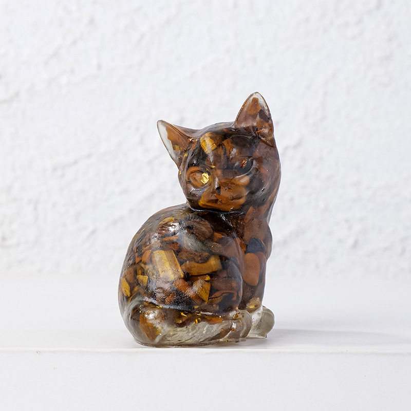 傾いた猫虎目石