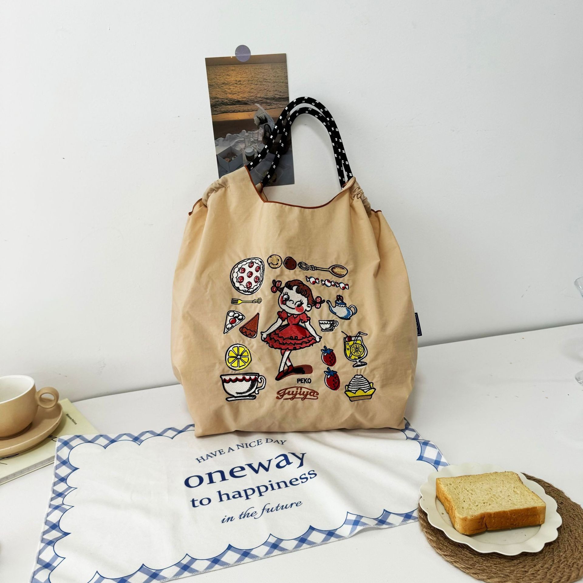 ベージュ・不二家の小さな女の子