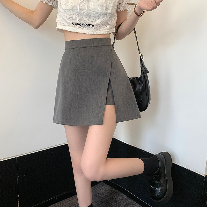 グレー
