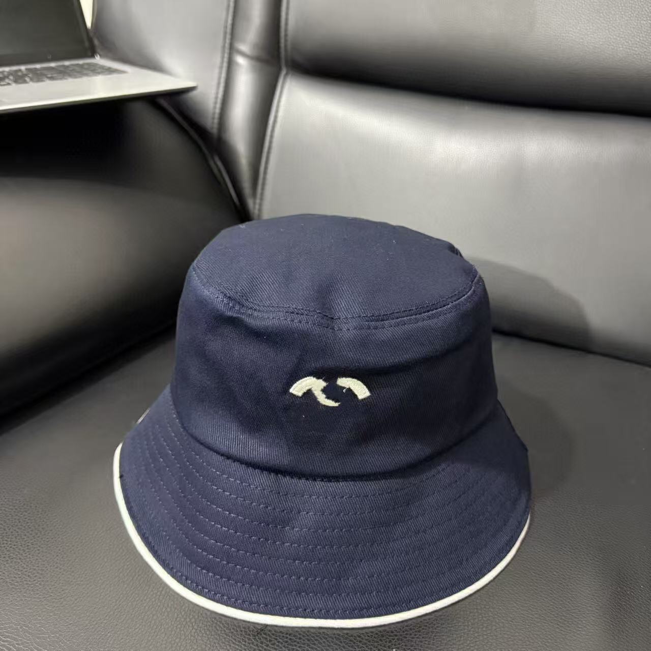 ネイビーブルー