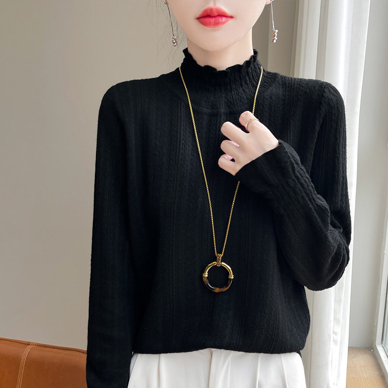 黒のボトムシャツ