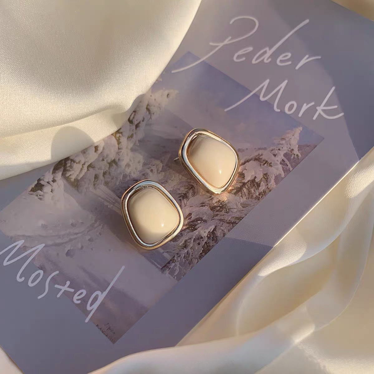 EA1690m ホワイト