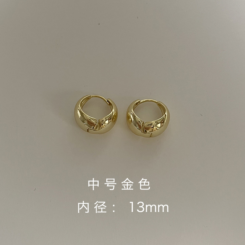 金色の中号の耳のボタンのペア