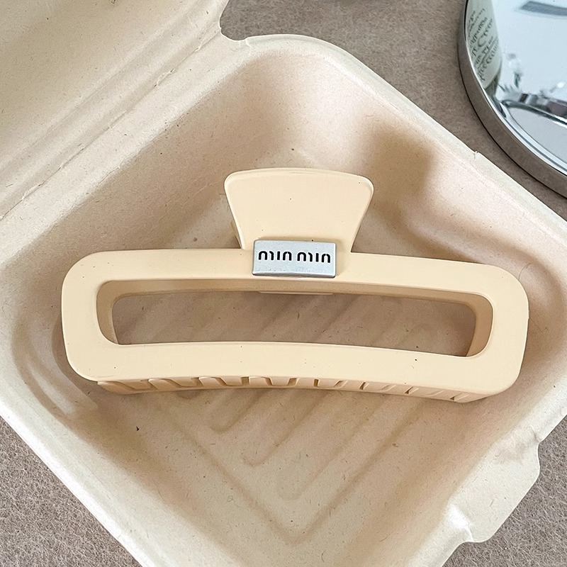 3 # カーキ色アルファベット約13CM