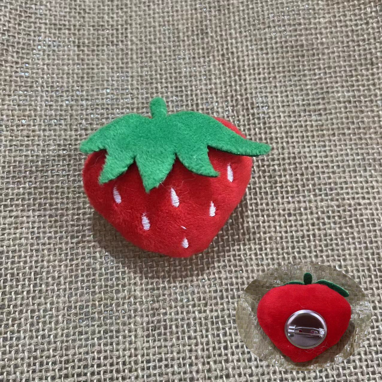 赤いちご【ブローチ】