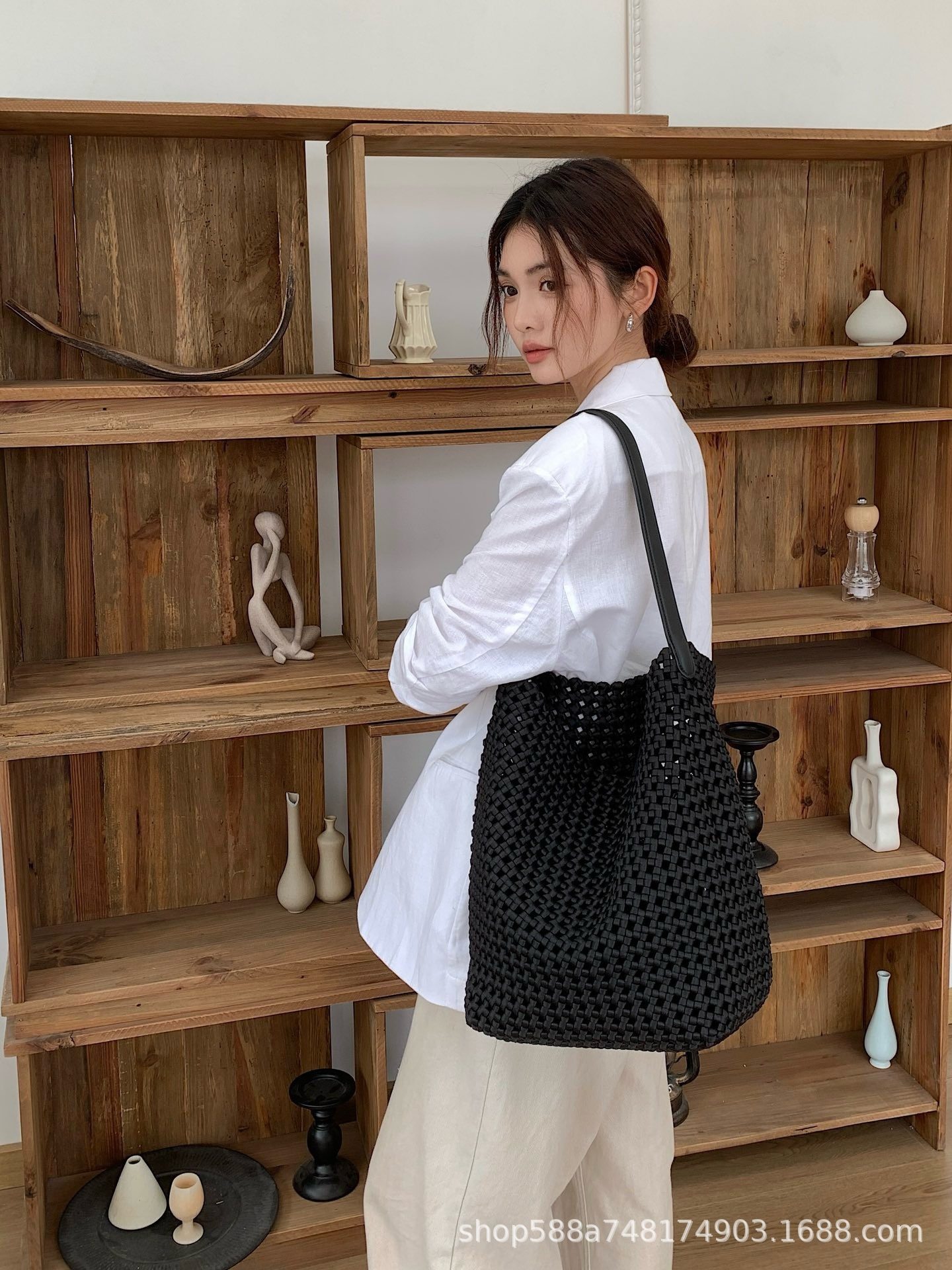 ラージブラック+インナーバッグサテン、本革