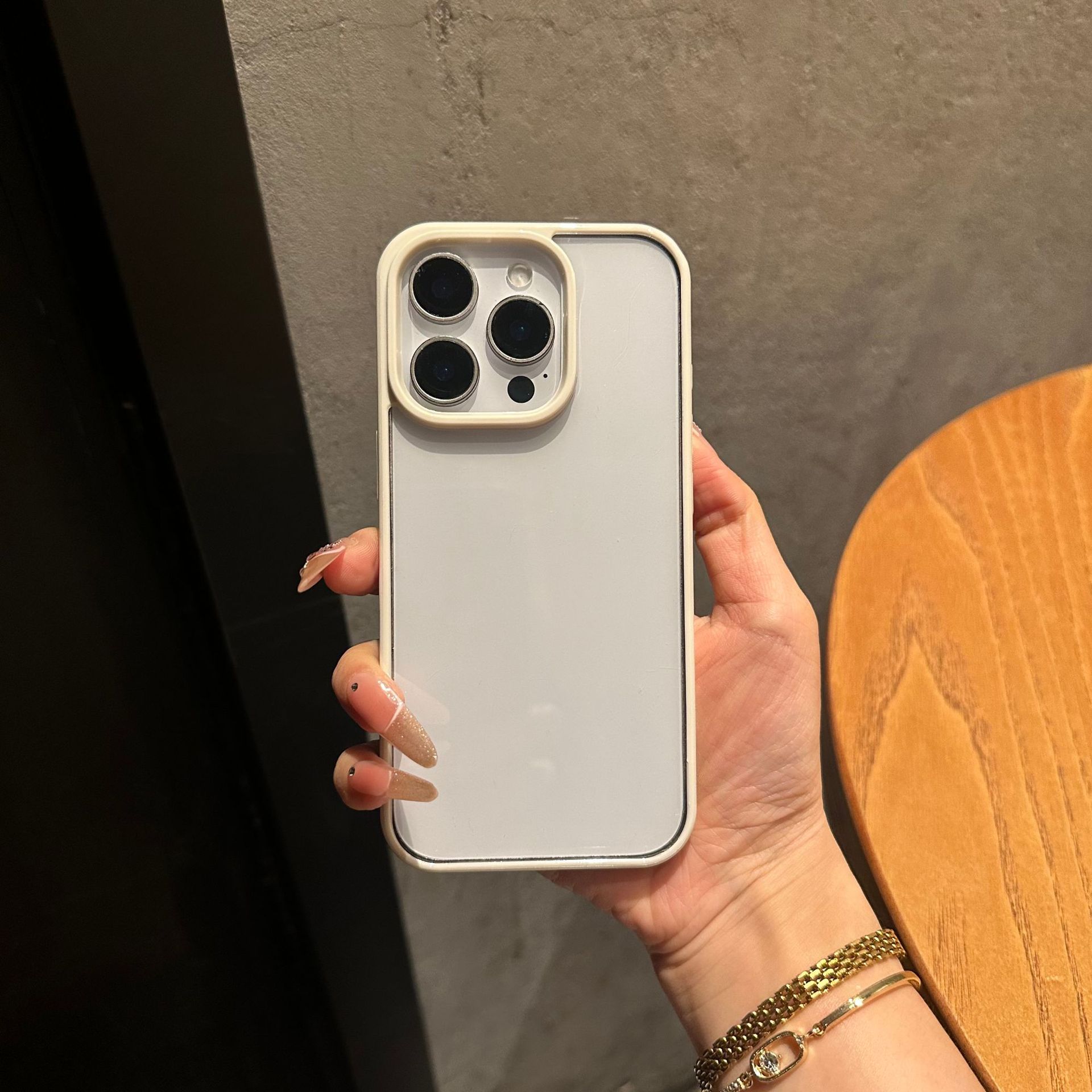 オフホワイトの溝付きアクリル