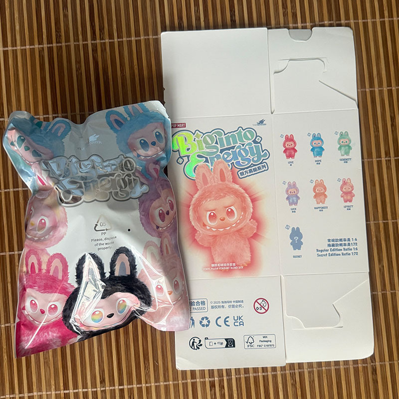 ブラインドバッグ+カートン製品の色はランダムです