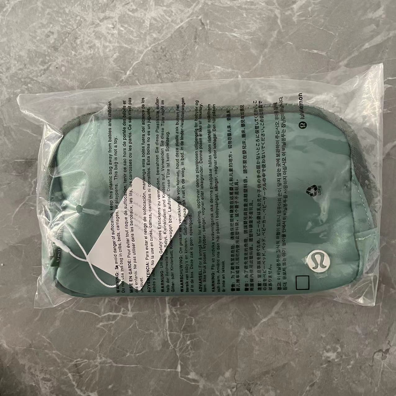 ダークグリーン