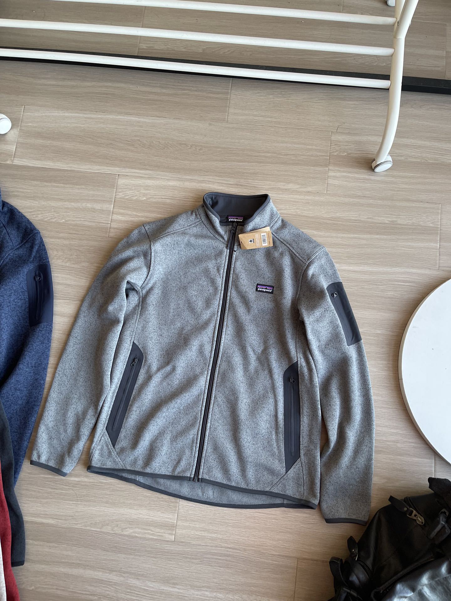 セメントグレー