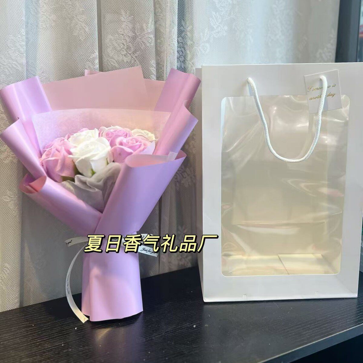 白バラと紫バラのミックス + ウィンドウバッグ