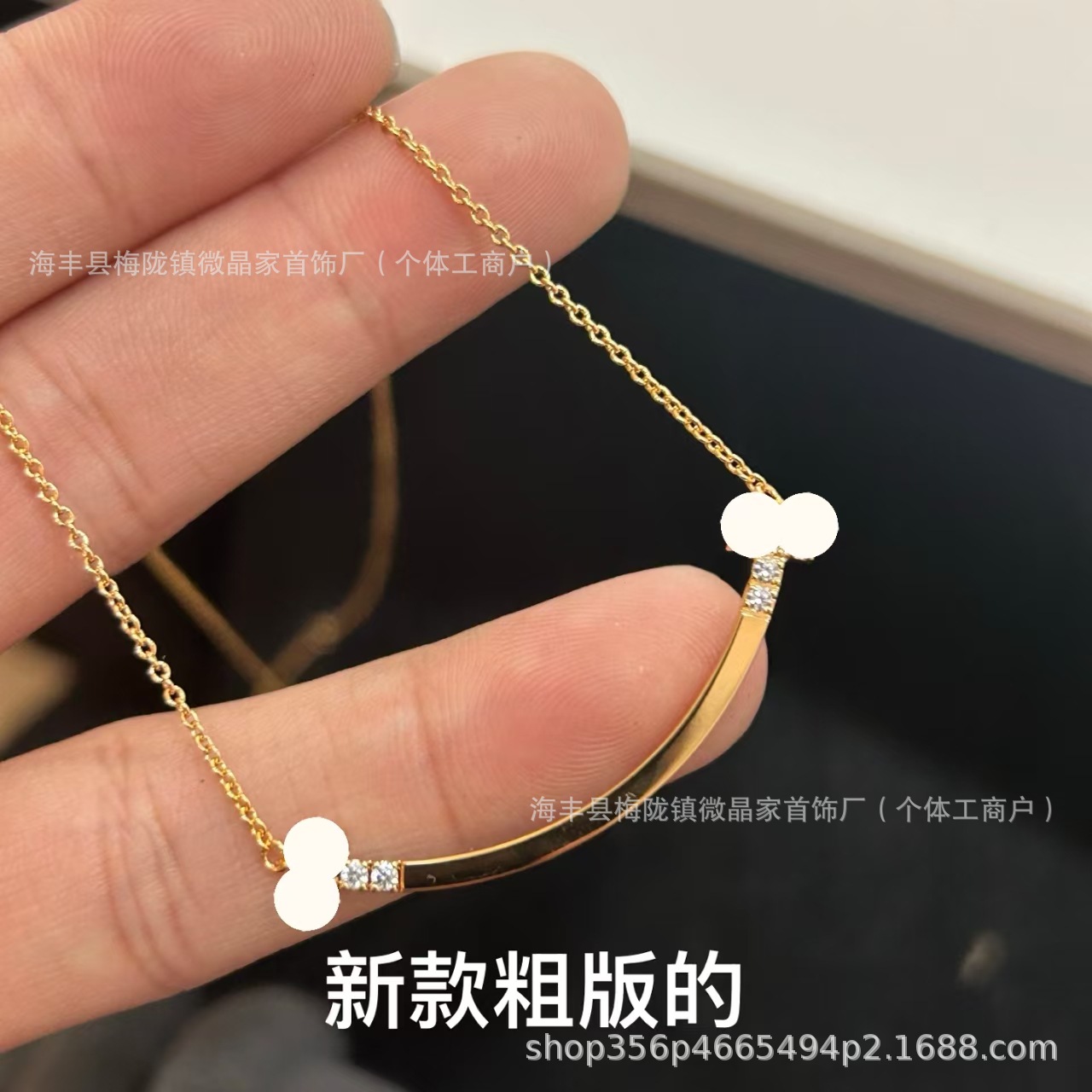 両側にダイヤモンドが付いた新しいローズゴールドのミディアムネックレス