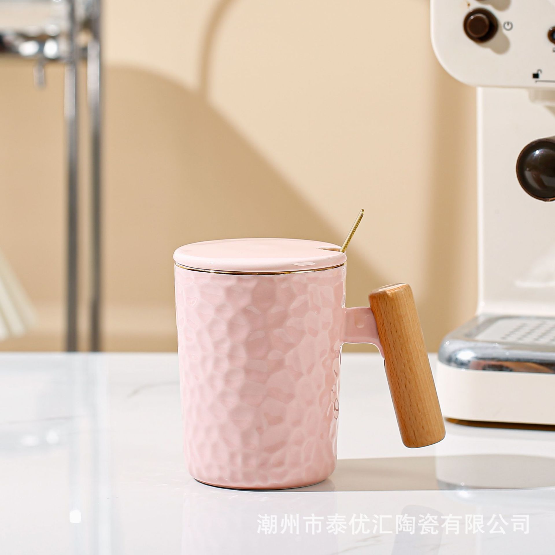 ピンクの蓋付きスプーン