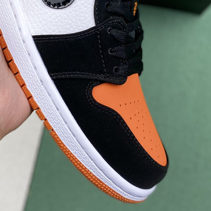 AJ1 ロートップ ブラック オレンジ トゥ