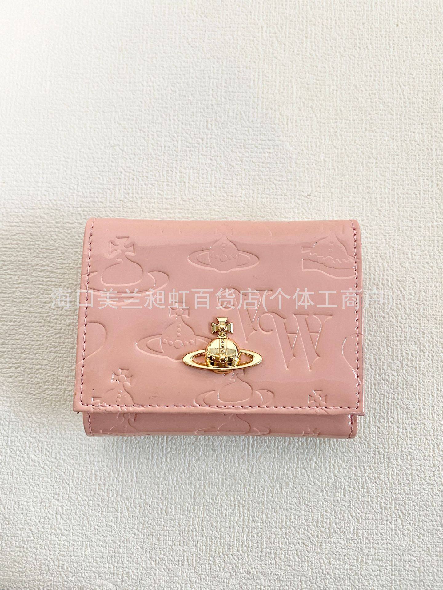 ピンクのパテントレザー エンボス加工ウォレット