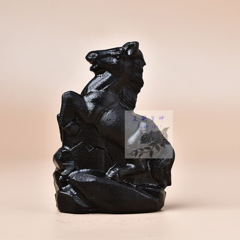 馬大サイズ、高さ約10cm