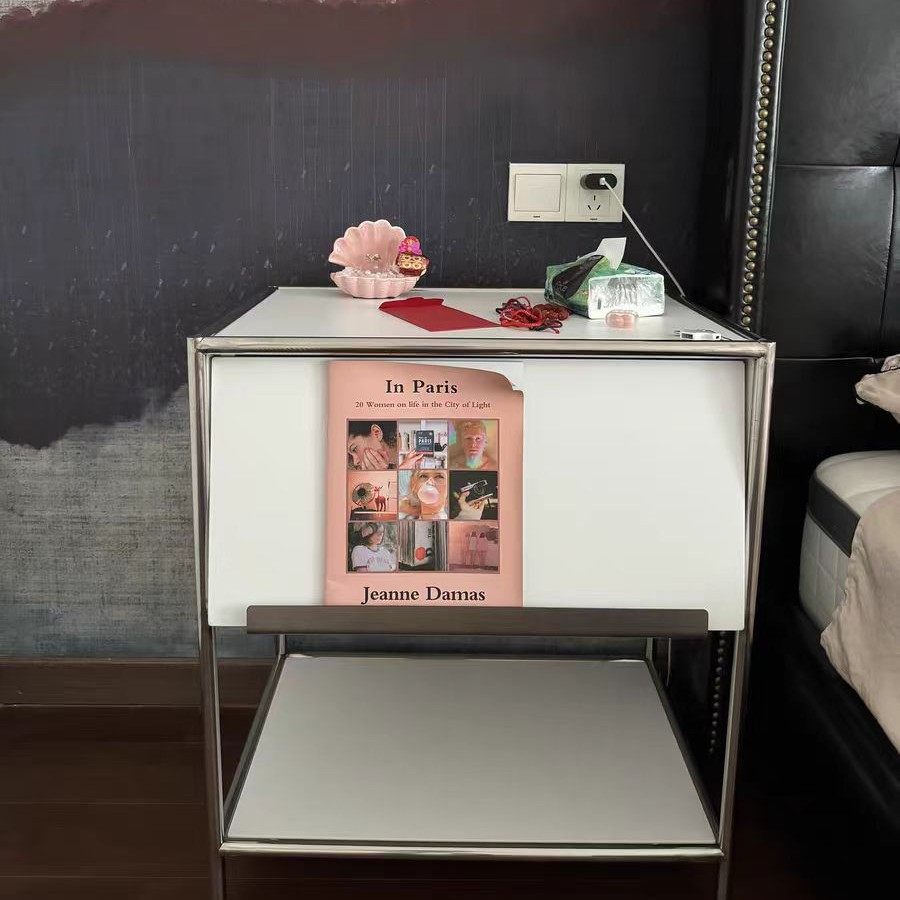 ホワイトフリップアップキャビネット 61*41*69