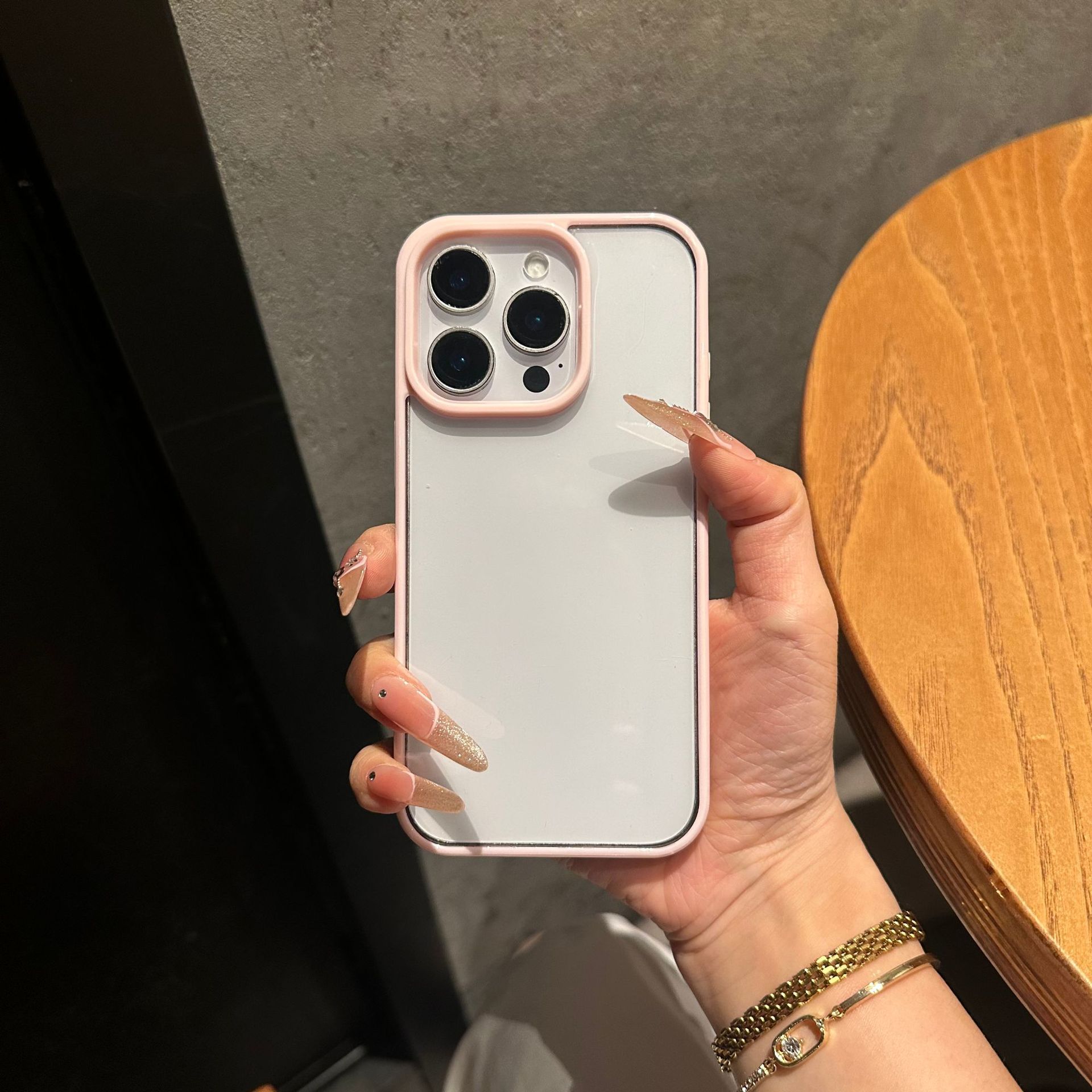 ピンクの溝付きアクリル