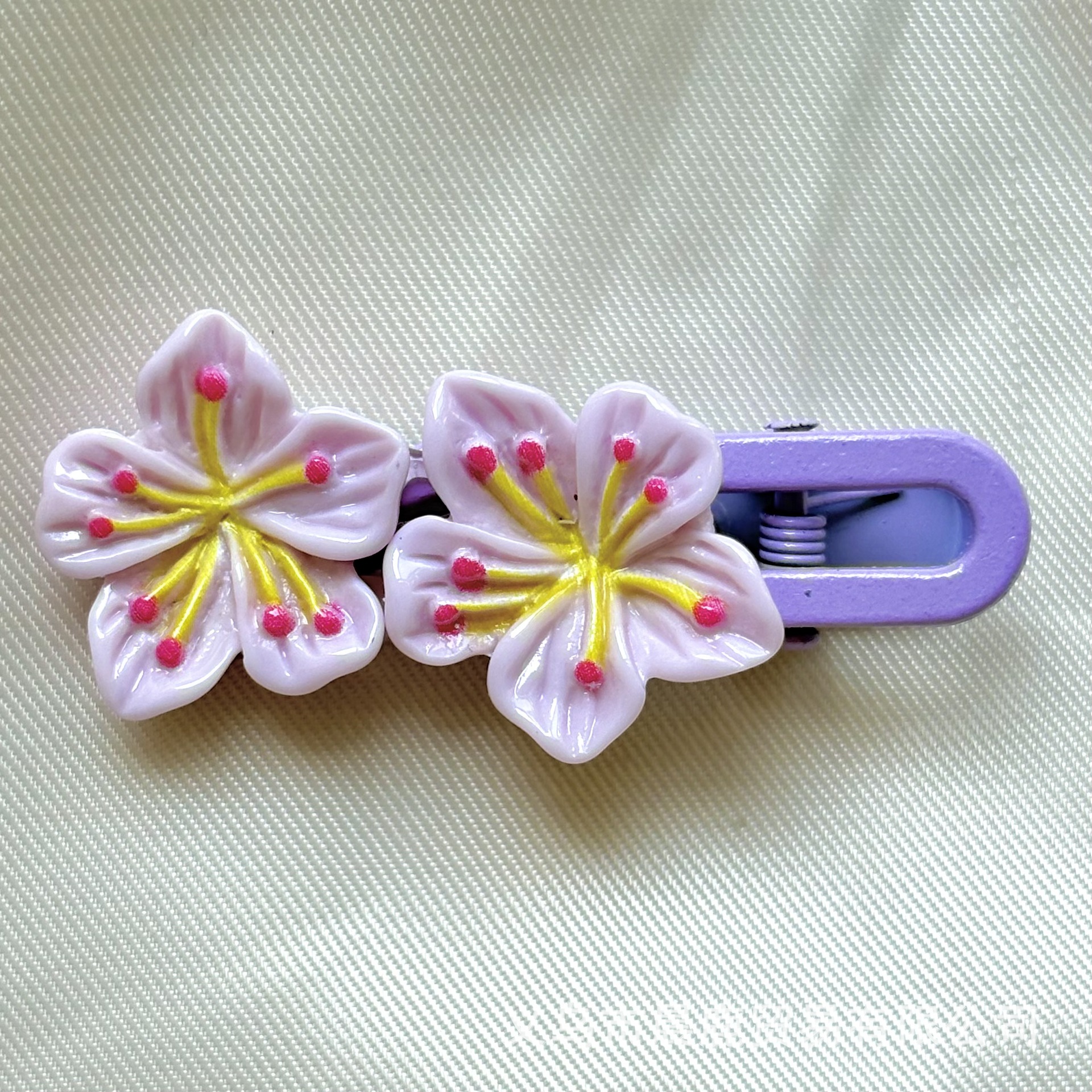 二重の紫色の花、