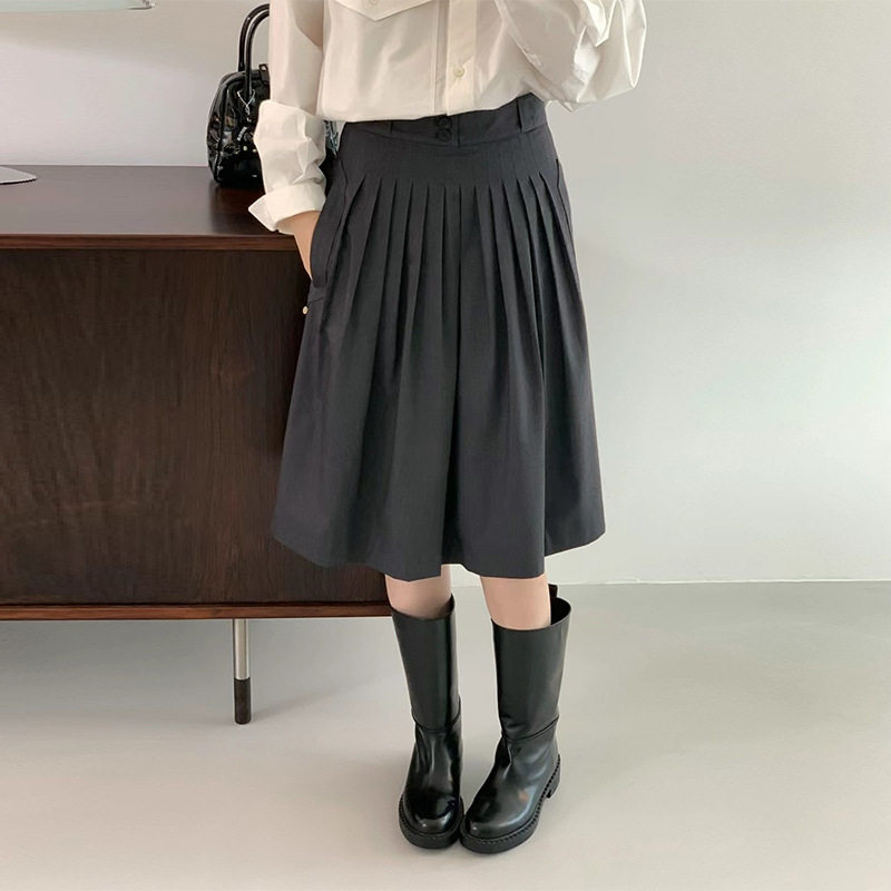 グレー