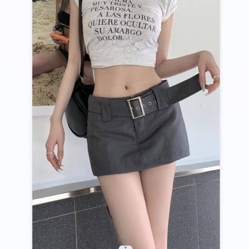 濃い灰色