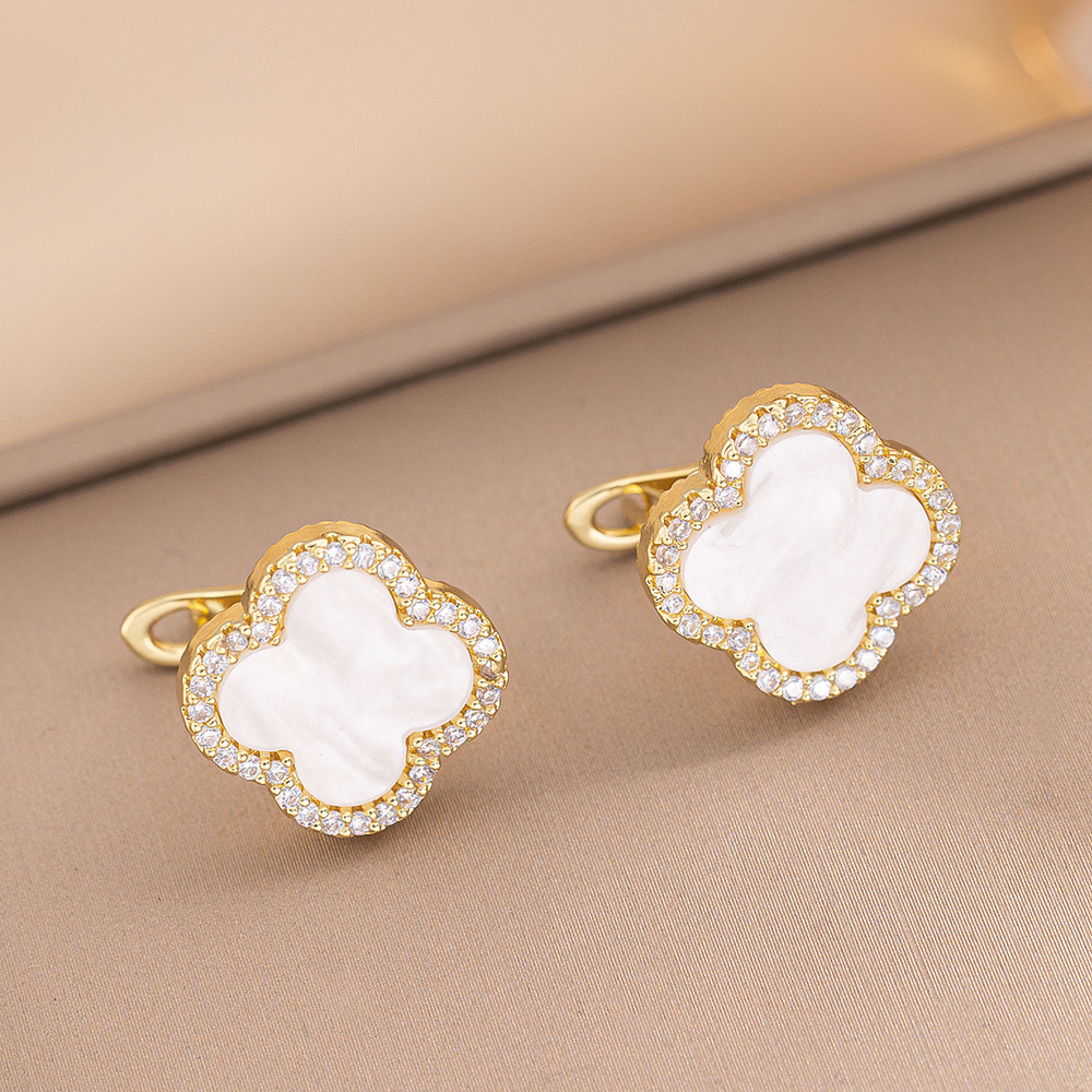 257 ゴールド ホワイト シェル 四つ葉のクローバー スプリング スタッド ピアス