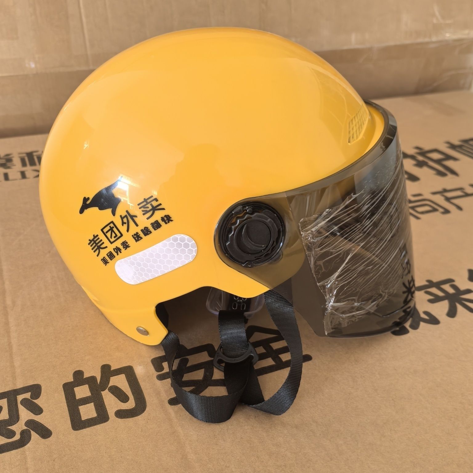 日焼け止めロングレンズ付きメイタンヘルメット