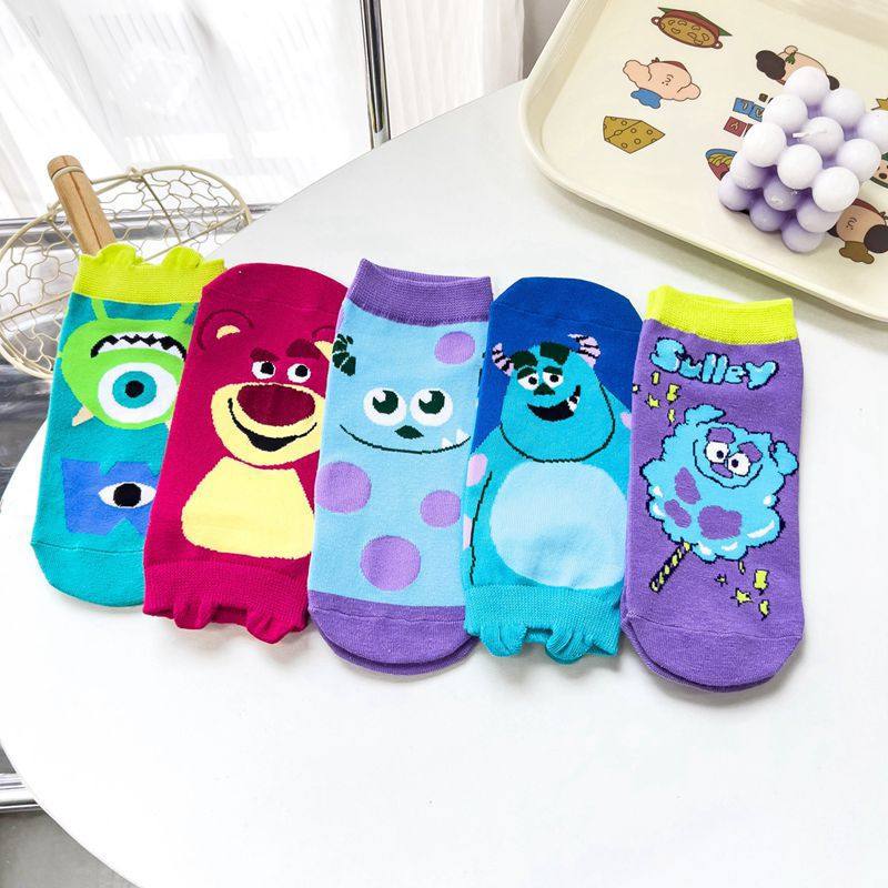 バラの赤いクマ