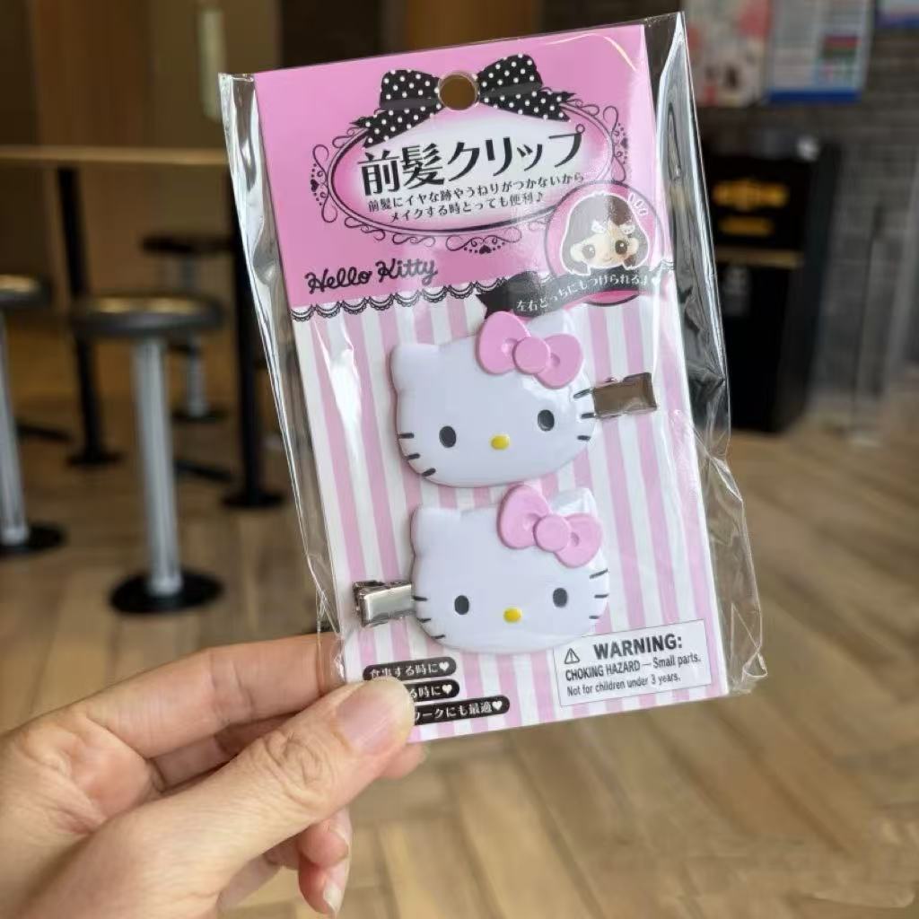 ピンクのキティのヘアピンのペア