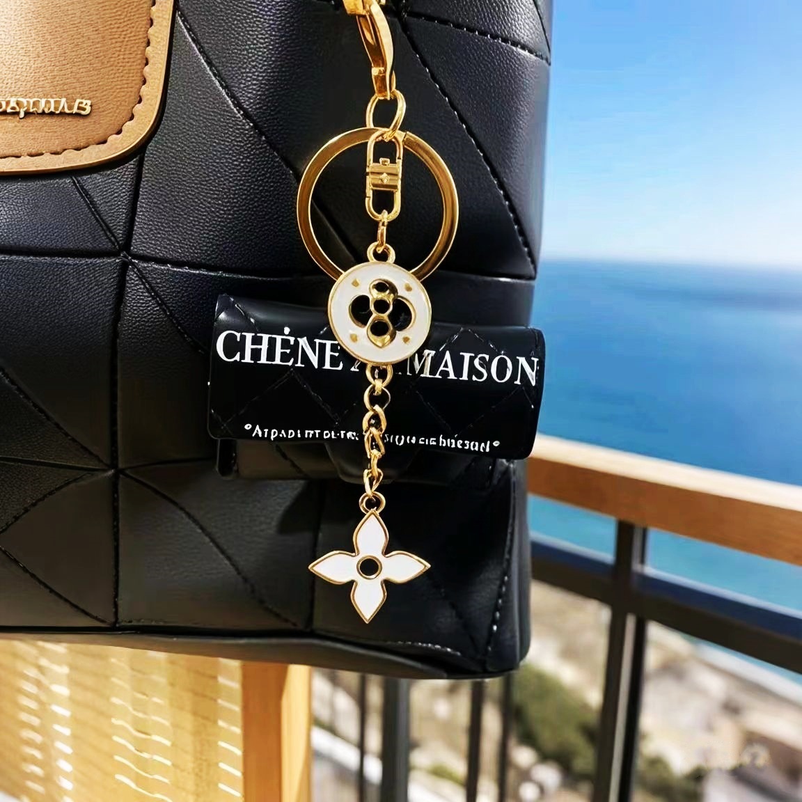 黒の長方形バッグ