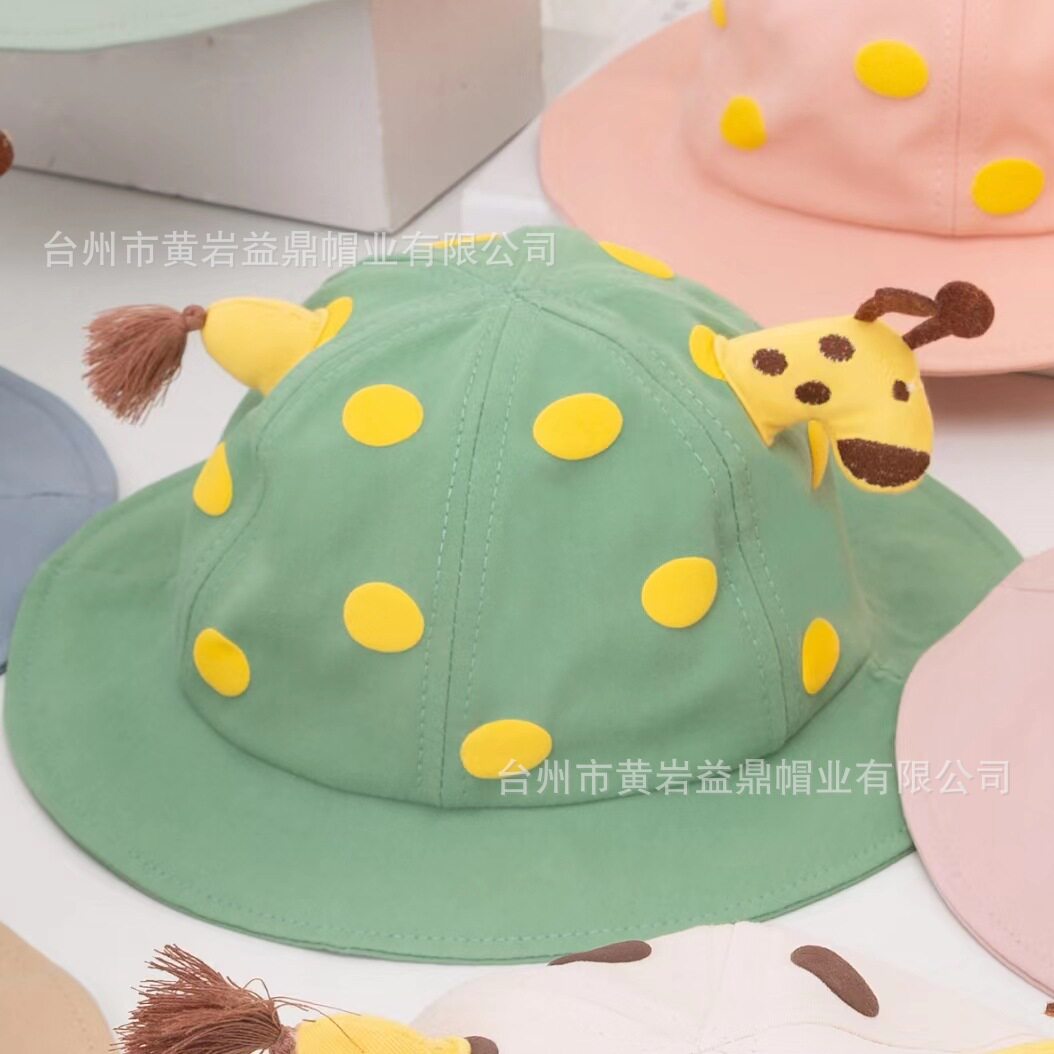 エメラルドグリーン