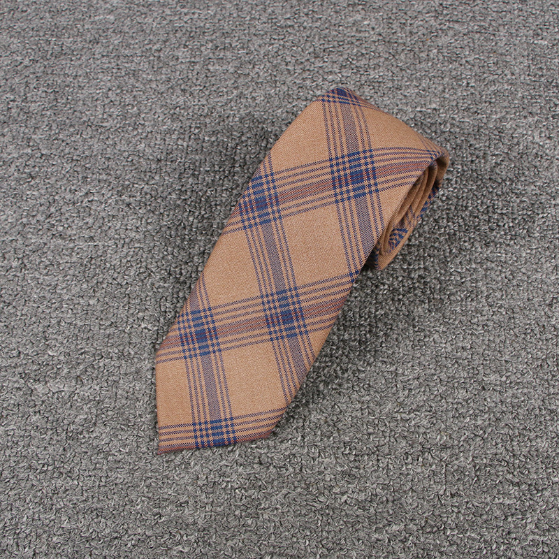 赤、赤、青のチェック柄のネクタイ (707007-474-D)