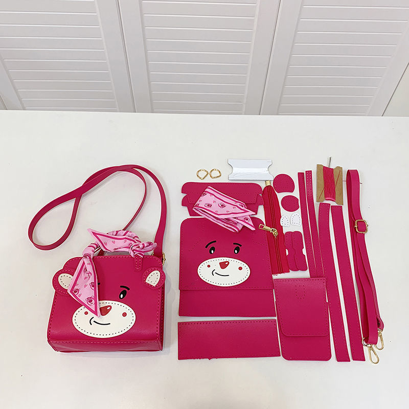 いちご熊材料包【シルクタオル】