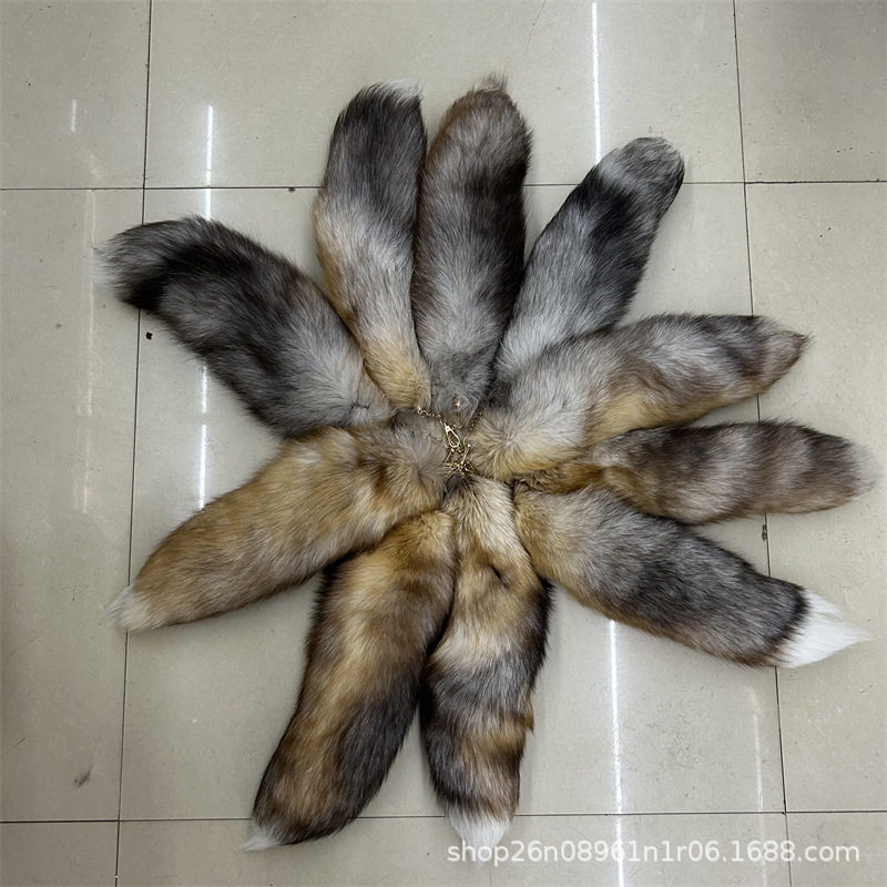 染色されたクリスタルの色