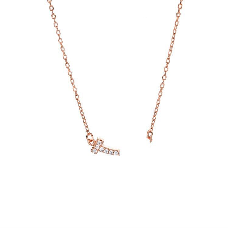 ダイヤモンドがいっぱいのローズゴールドのトランペット