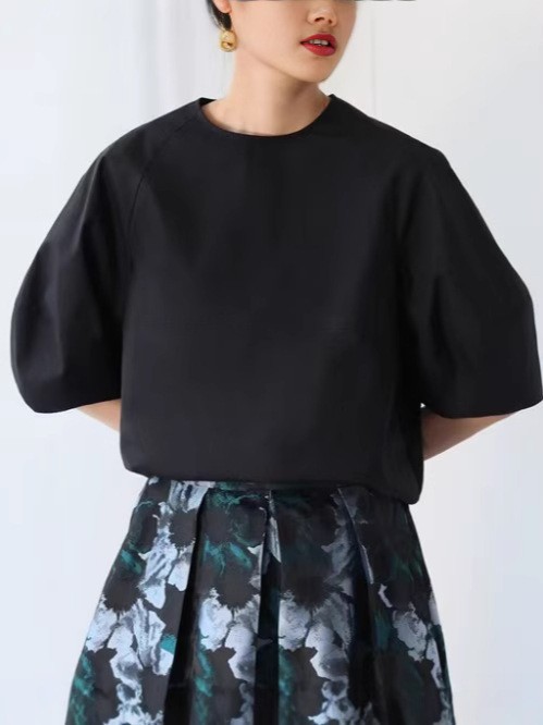 黒い