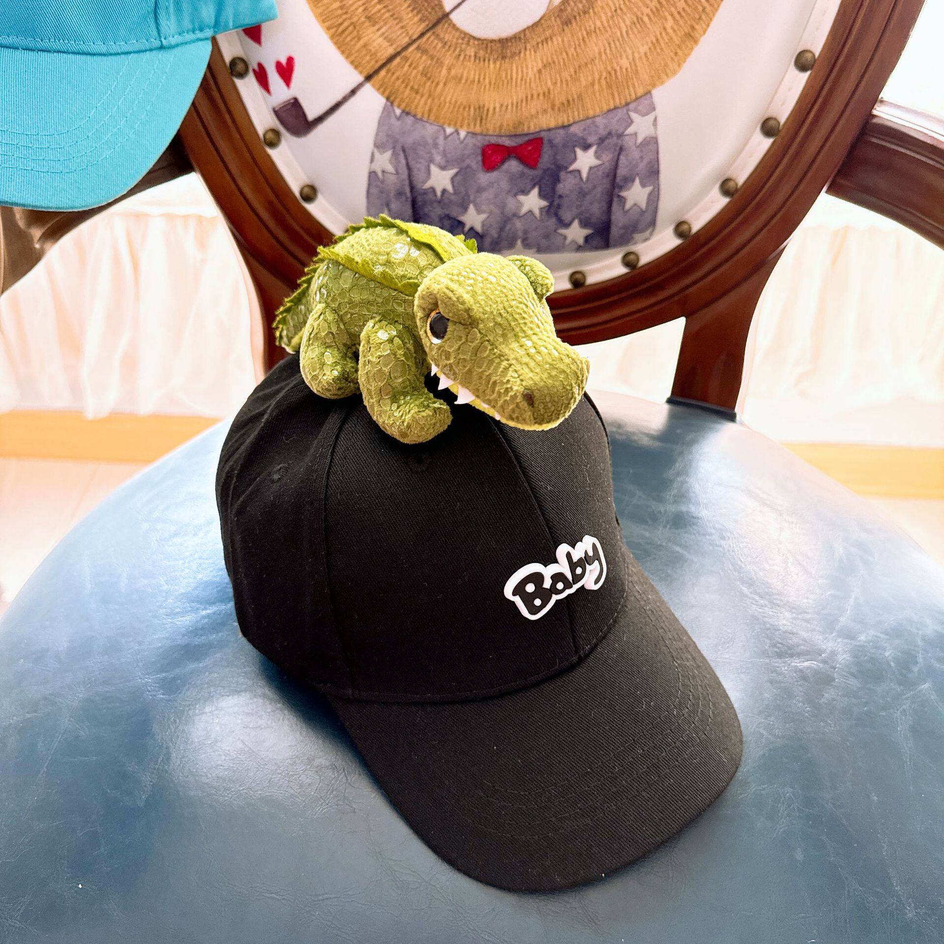 黒い帽子のワニ