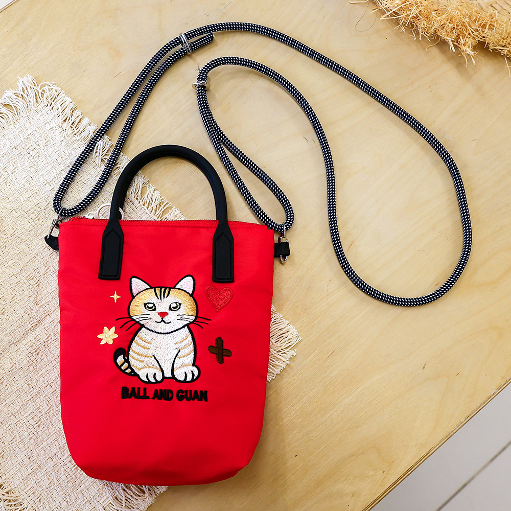 红色`爱心豹纹猫