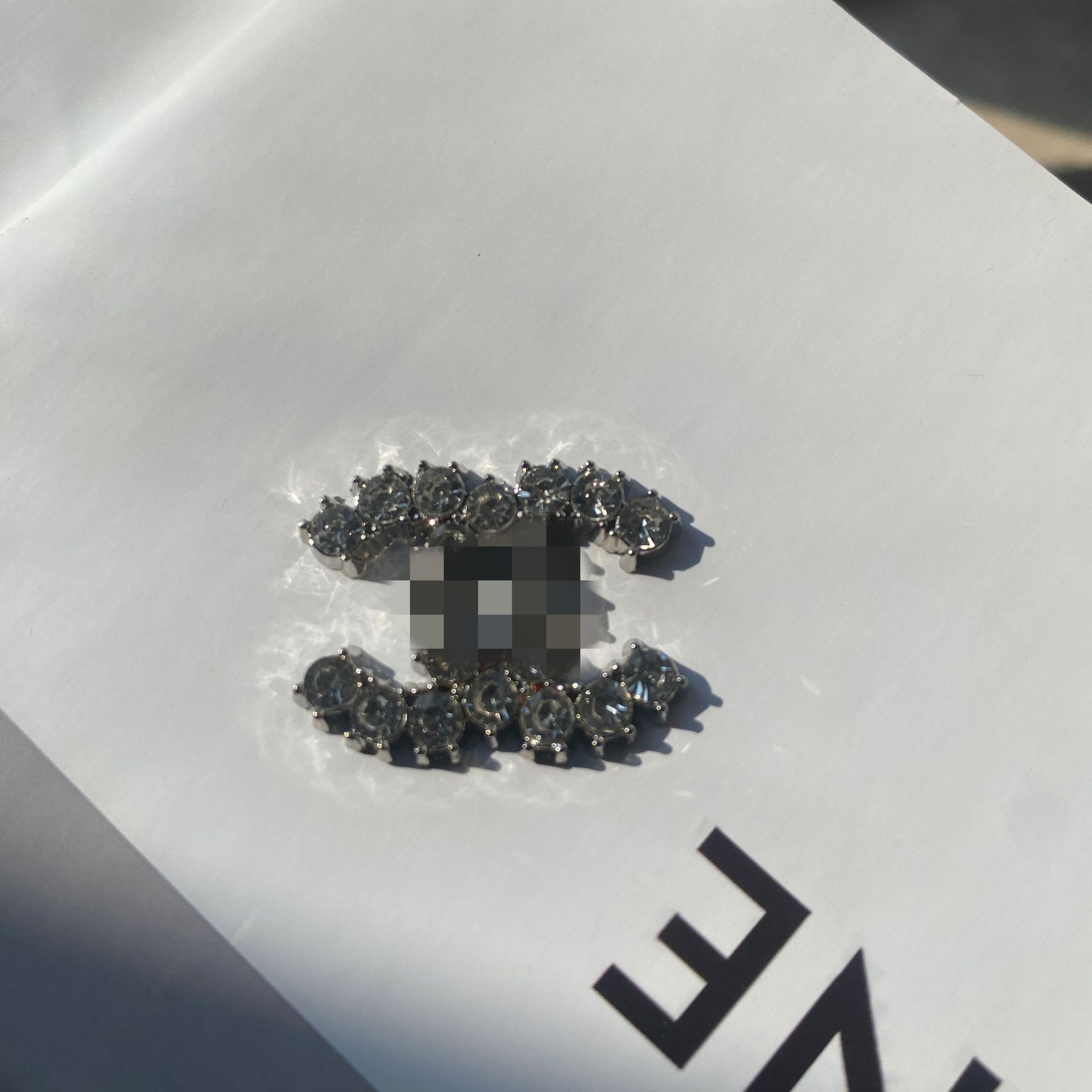 白いラインストーン