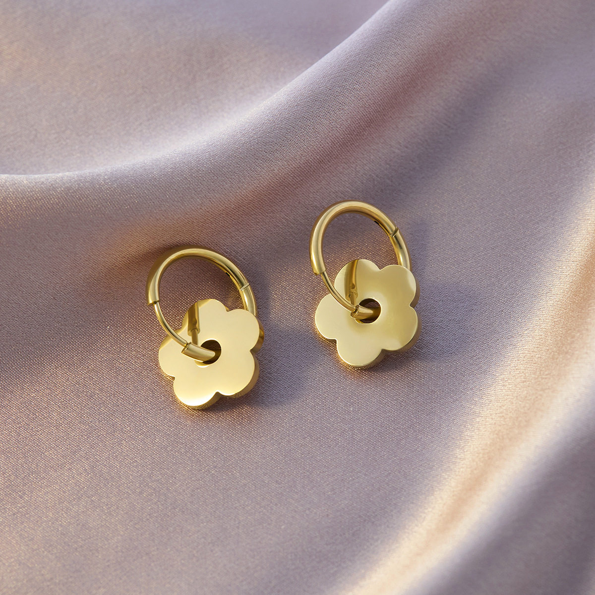 花のイヤリング