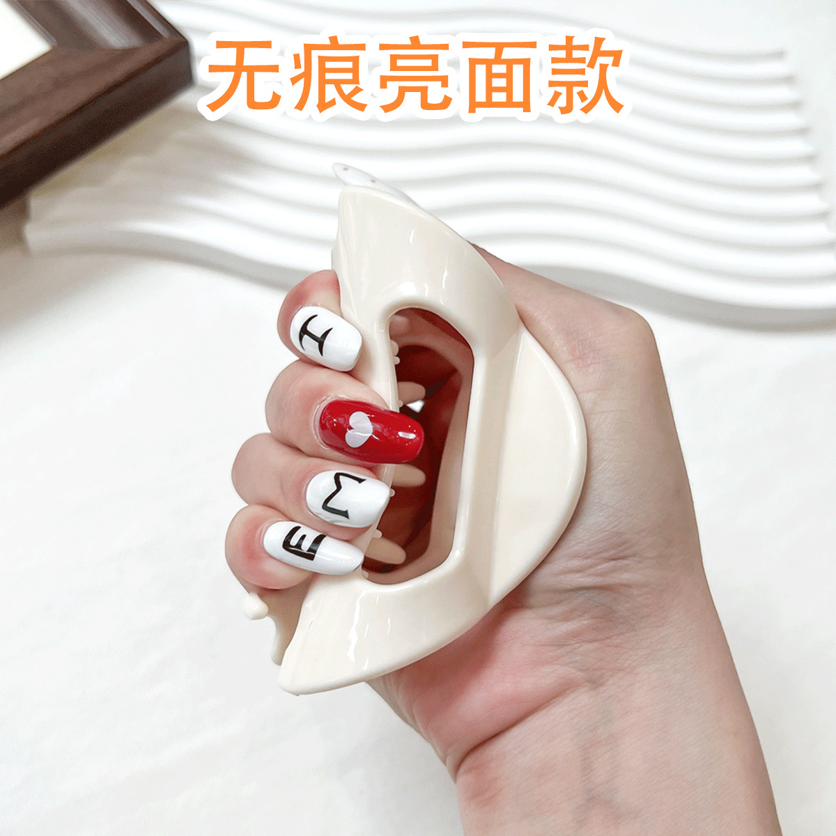 シームレスな光沢のあるスタイル - ベージュのトライアングル