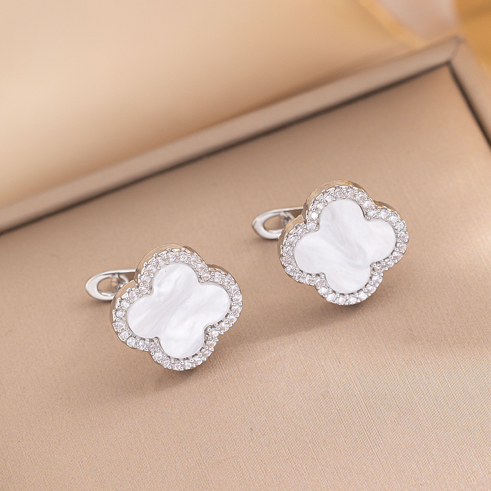 257 シルバー ホワイト シェル クローバー スプリング スタッド ピアス